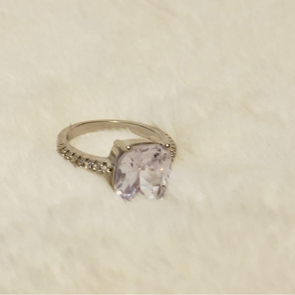 Silver ring with stone - Picture 1 of 3